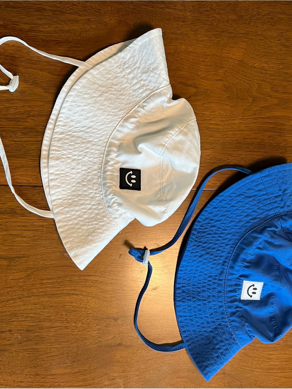 SHEIN Kids Bucket Hat Set with Smiley Patch - White & Bright Blue